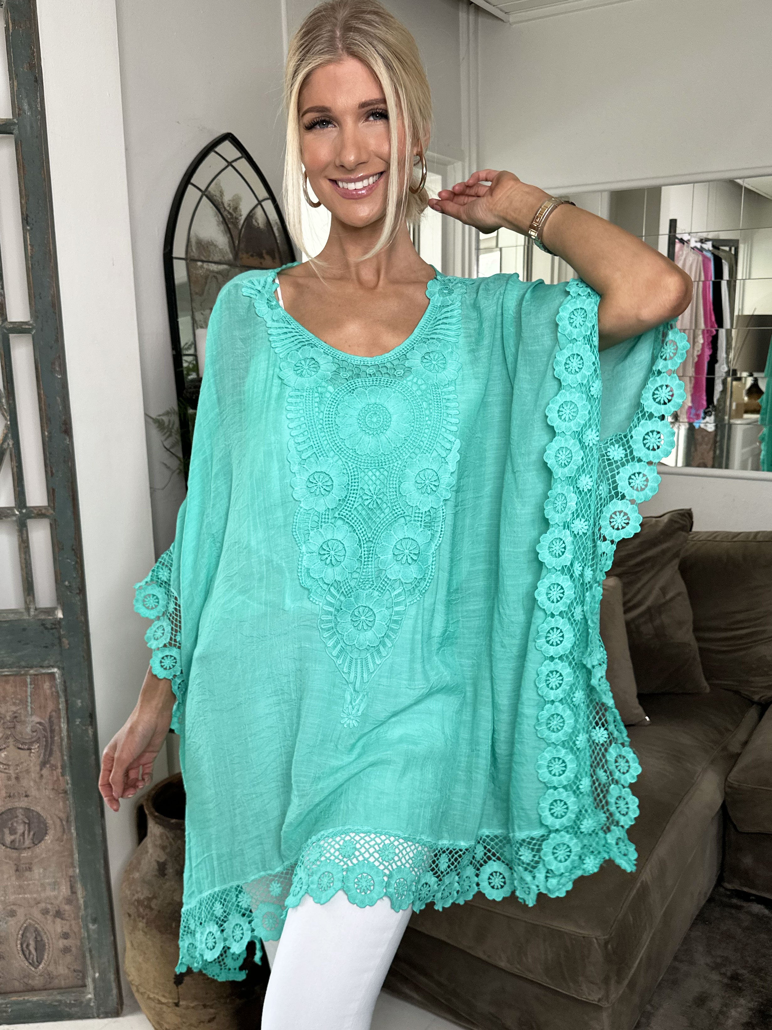 Leslie - Smuk tunika med blondekanter